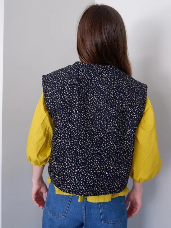 A Bronze Age Navy Floral “Highland” Quilted Vest with Ties - S/M/L - Picture 2 of 3